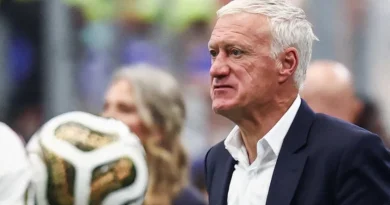 Didier Deschamps chia tay tuyển Pháp: Không nước mắt trong ngày cuối cùng