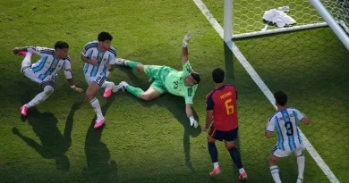 Báo chí quốc tế nói gì về việc Tây Ban Nha soán ngôi Argentina tại World Cup?